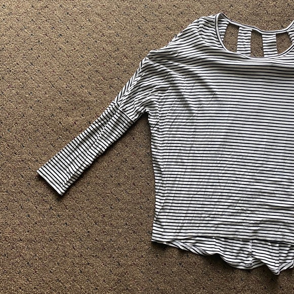 NWT Black&White Stripes Top - Picture 9 of 9